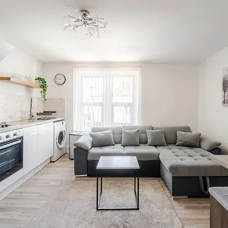 Spacious 2 Bed Contractor And Family Apartment, Whitehall, * בריסטול