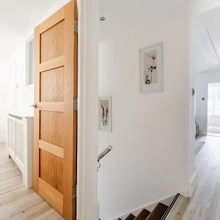 Spacious 2 Bed Contractor And Family Apartment, Whitehall, * בריסטול