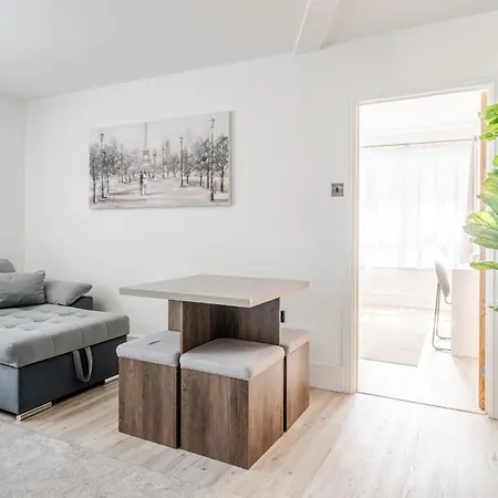 Spacious 2 Bed Contractor And Family Apartment, Whitehall, דירה בריסטול